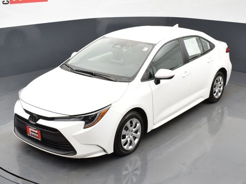 Used 2025 Toyota Corolla LE w/ Convenience Package FWD image 23