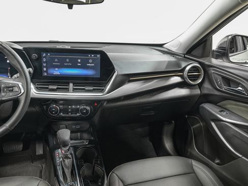 Used 2025 Chevrolet Trax ACTIV w/ Driver Confidence Package FWD image 30