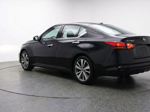 Used 2025 Nissan Altima 2.5 SV image 6