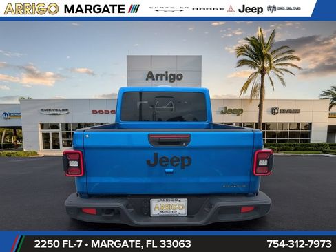 Used 2024 Jeep Gladiator Sport AWD/4WD image 7