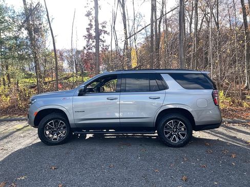 Used 2024 Chevrolet Tahoe Z71 w/ Luxury Package image 4