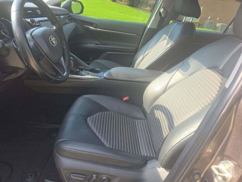 Used 2020 Toyota Camry SE FWD image 5