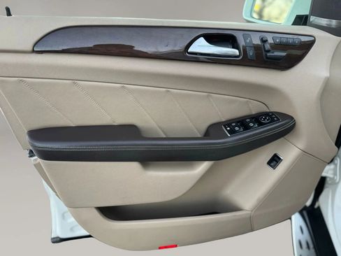 Used 2015 Mercedes-Benz GL 450 4MATIC w/ Appearance Package image 10