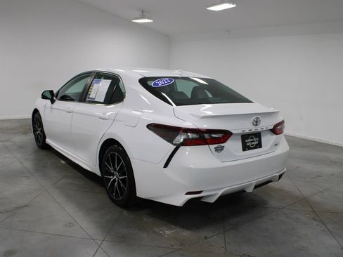Used 2022 Toyota Camry SE FWD image 7
