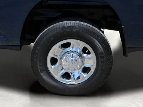 Used 2024 RAM 2500 Tradesman w/ Chrome Appearance Group AWD/4WD image 9