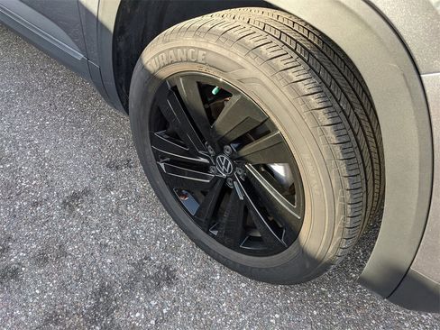 Certified 2022 Volkswagen Atlas Cross Sport SE w/ Black Wheel Package image 8