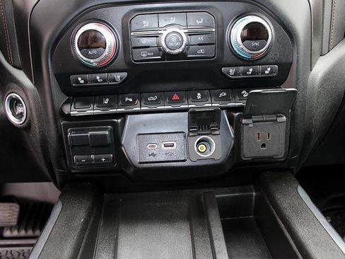 Used 2021 GMC Sierra 2500 AT4 w/ AT4 Premium Plus Package image 19