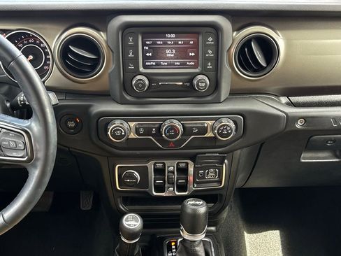 Used 2018 Jeep Wrangler Unlimited Sport S AWD/4WD image 23