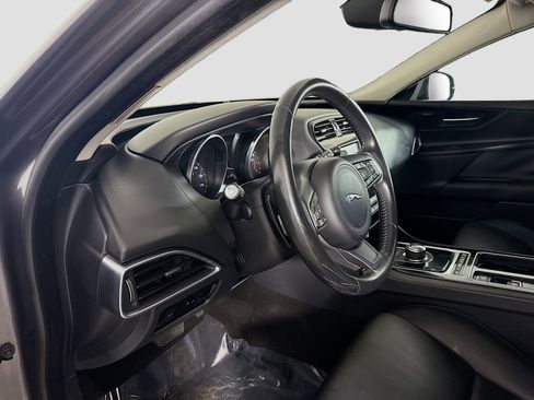 Used 2018 Jaguar XE Premium image 23