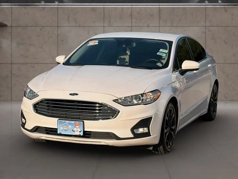 Used 2020 Ford Fusion SE w/ Equipment Group 151A FWD image 6