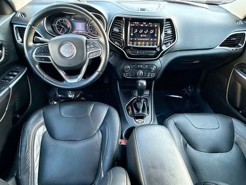 Used 2019 Jeep Cherokee Limited FWD image 16