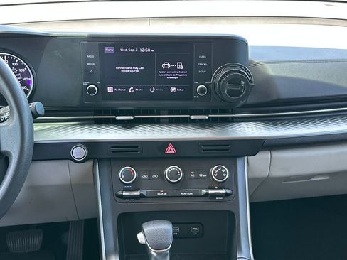 Used 2022 Kia Carnival LX FWD image 16