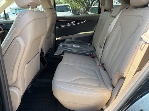 Used 2022 Lincoln Nautilus AWD w/ Premium Package image 16