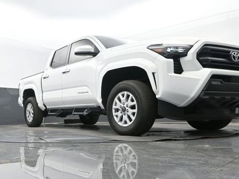 Used 2025 Toyota Tacoma SR5 AWD/4WD image 9