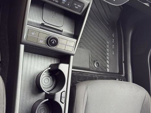 Used 2025 Hyundai Kona SEL image 25