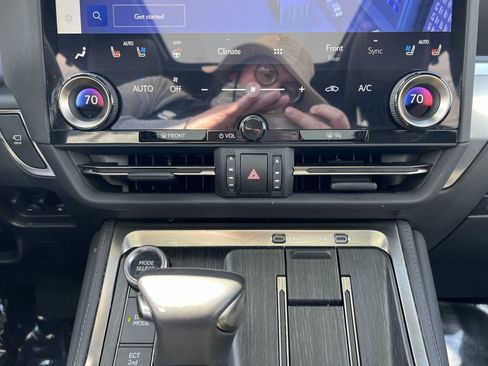 Used 2025 Lexus GX 550 w/ Accessory Package (2T) AWD/4WD image 21