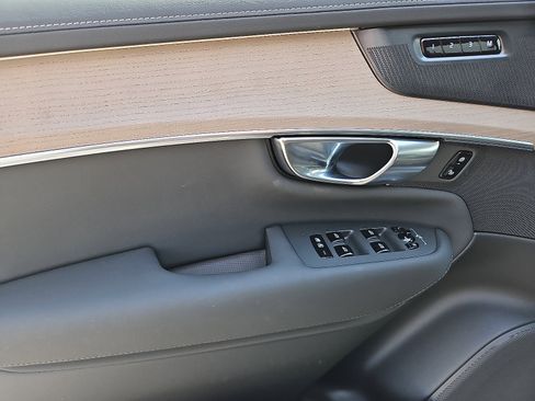 New 2026 Volvo XC90 B6 Plus w/ Protection Package Premier image 10