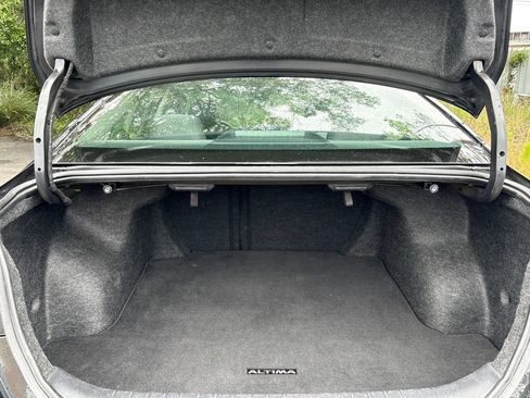 Used 2024 Nissan Altima 2.5 SV FWD image 11