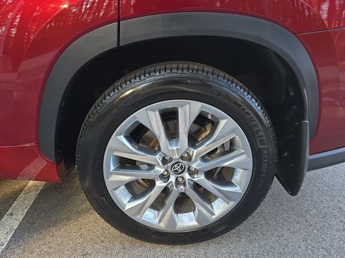 Used 2023 Toyota Highlander Limited image 35