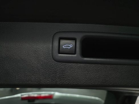 Used 2021 Toyota Highlander LE FWD image 37