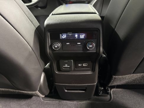 Used 2023 GMC Acadia SLT w/ Elevation Edition FWD image 15
