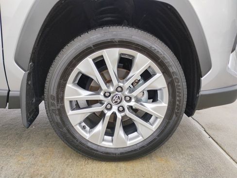 Used 2025 Toyota RAV4 XLE Premium FWD image 29