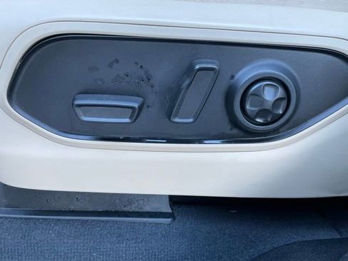 Used 2023 Jeep Grand Cherokee Limited w/ Luxury Tech Group II image 11