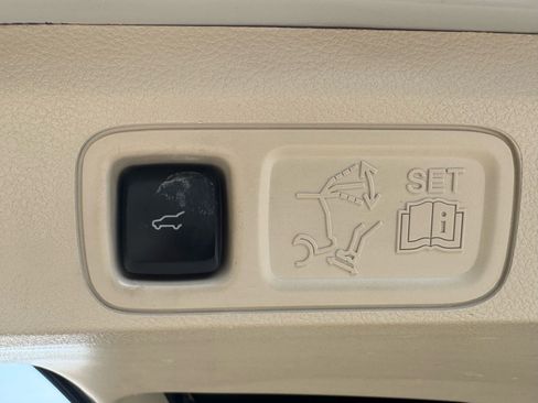 Used 2019 Lincoln Navigator Reserve image 15