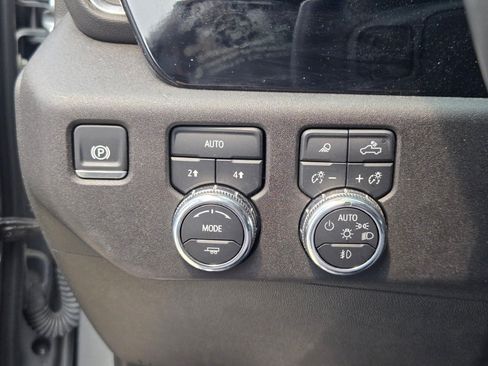 Used 2025 GMC Sierra 1500 SLT AWD/4WD image 30