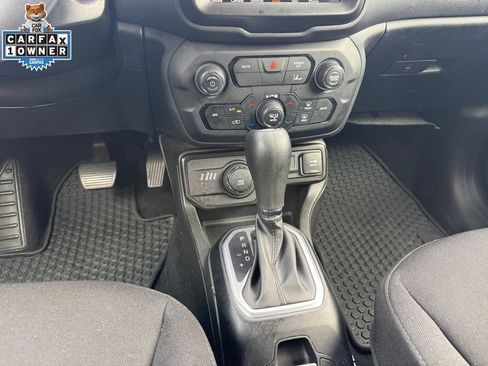 Used 2023 Jeep Renegade Latitude AWD/4WD image 13