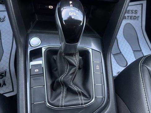 Used 2024 Volkswagen Tiguan SE image 43