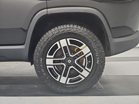 Used 2024 Rivian R1S Adventure AWD/4WD image 10