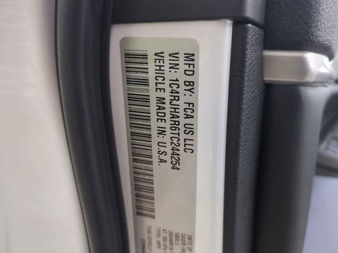 New 2026 Jeep Grand Cherokee Altitude AWD/4WD image 38