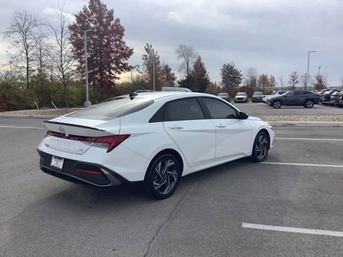 Used 2025 Hyundai Elantra SEL w/ Cargo Package FWD image 6