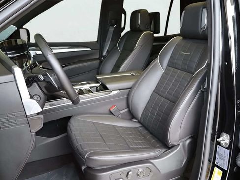 Used 2025 Cadillac Escalade V w/ LPO, ONYX Package AWD/4WD image 17