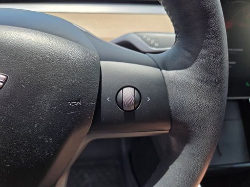 Used 2021 Tesla Model Y 2WD image 29