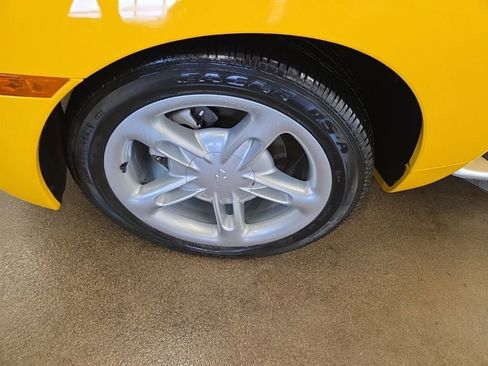 Used 2004 Chevrolet SSR w/ Preferred Equipment Group image 8