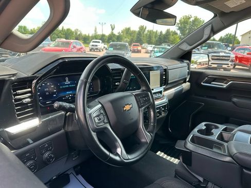 Used 2023 Chevrolet Silverado 1500 LT AWD/4WD image 2
