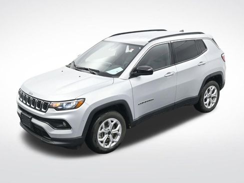 Used 2025 Jeep Compass Latitude image 19