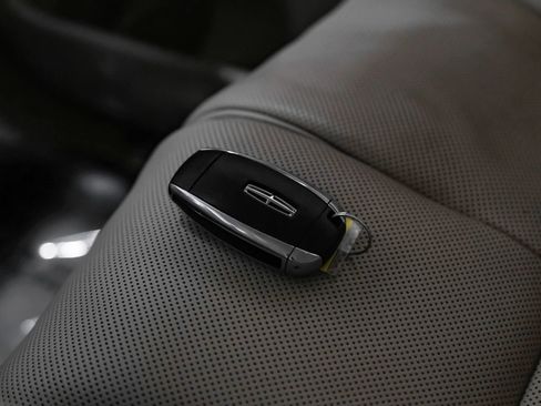 Used 2018 Lincoln Navigator Select w/ Technology Package image 60