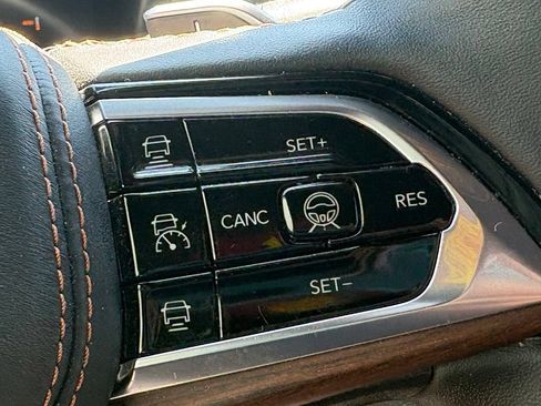 Used 2023 Jeep Grand Cherokee Summit w/ Adv Protech Group IV AWD/4WD image 18
