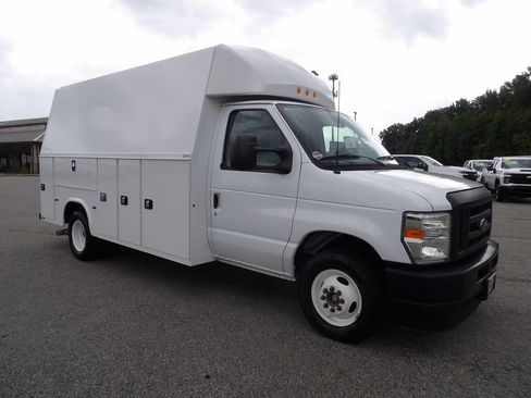 Used 2024 Ford E-350 and Econoline 350 Super Duty w/ Driver's Safety Package RWD image 11