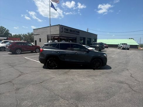 Used 2020 GMC Terrain SLE w/ Driver Convenience Package FWD image 16