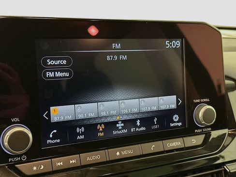 Used 2024 Nissan Pathfinder SV image 21