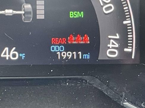 Used 2023 Toyota RAV4 SE image 27