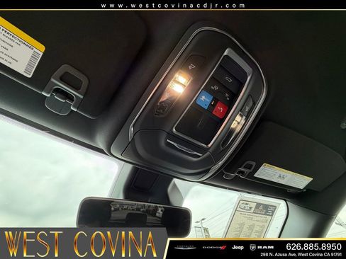 Used 2025 Jeep Grand Cherokee Altitude RWD image 23