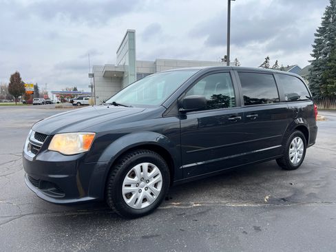 Used 2014 Dodge Grand Caravan SE w/ Quick Order Package 29E SE image 2