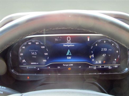 Used 2024 Chevrolet Suburban LT image 23