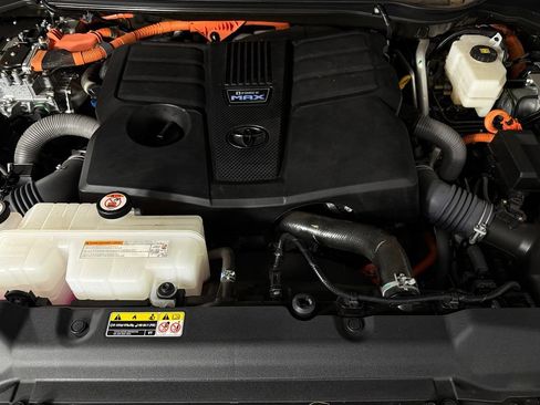 Used 2025 Toyota Sequoia SR5 AWD/4WD image 19