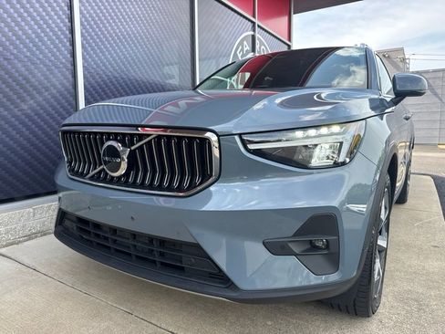 Used 2023 Volvo XC40 B5 Plus AWD/4WD image 18